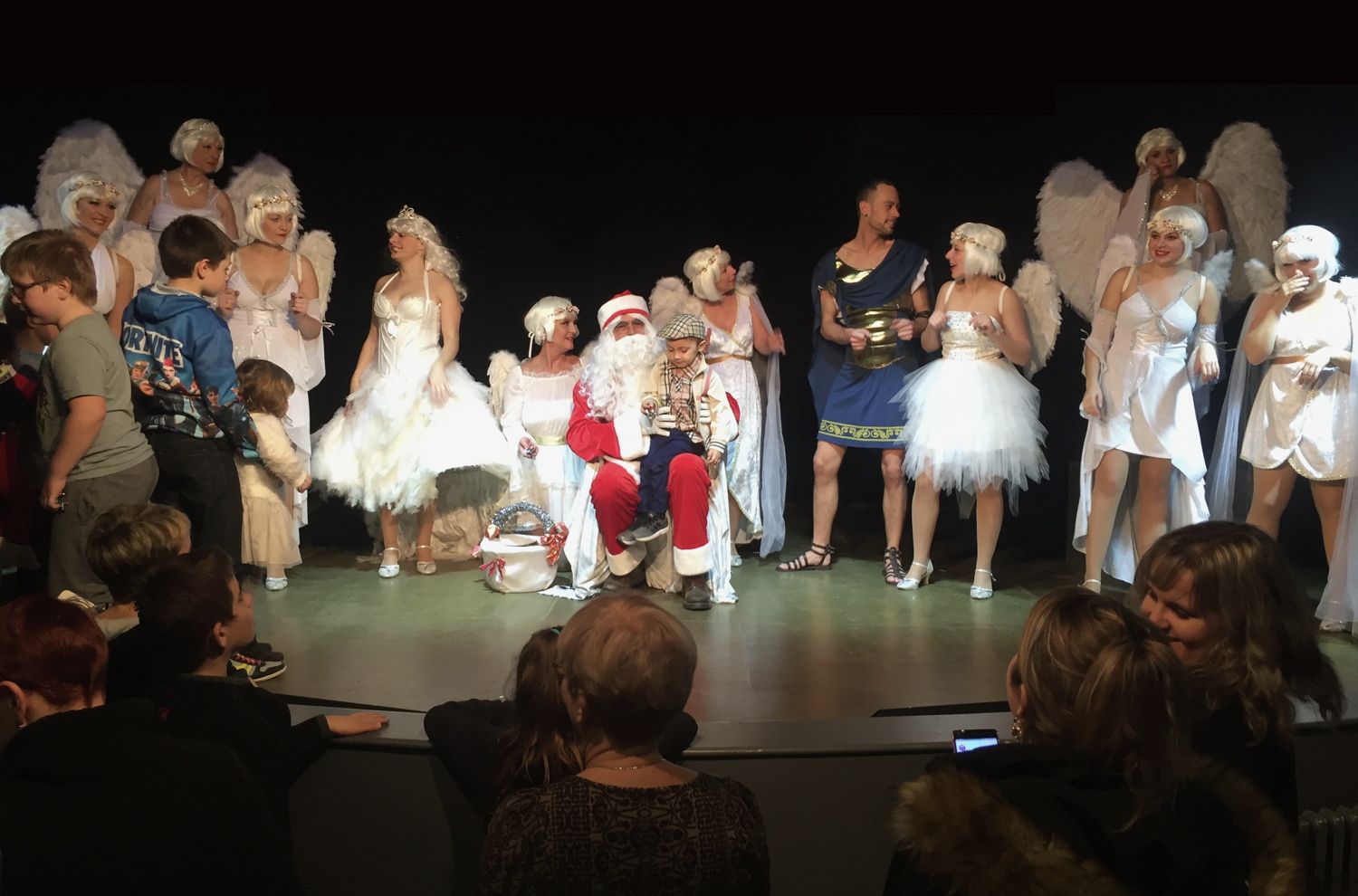 Le Pere Noel Part Pour Sa Tournee Avec 6 Rennes