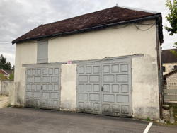 Garage à louer à Longchamp-sur-Aujon